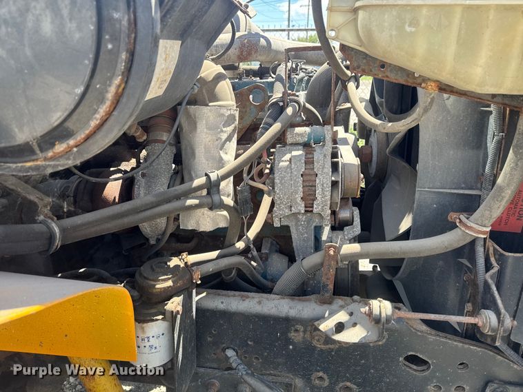 image for item ER0487 2002 International 4900 dump truck