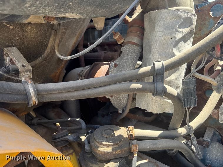 image for item ER0487 2002 International 4900 dump truck