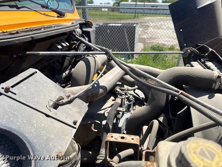 image for item ER0487 2002 International 4900 dump truck