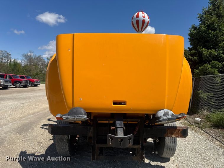 image for item ER0487 2002 International 4900 dump truck