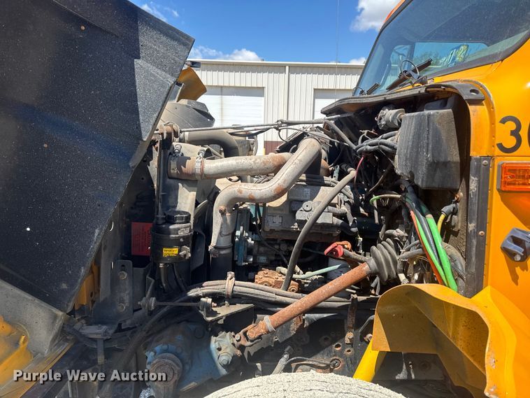 image for item ER0487 2002 International 4900 dump truck