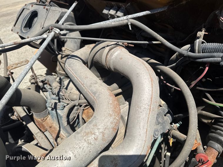 image for item ER0487 2002 International 4900 dump truck