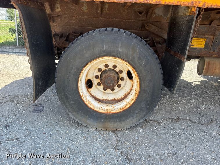 image for item ER0487 2002 International 4900 dump truck