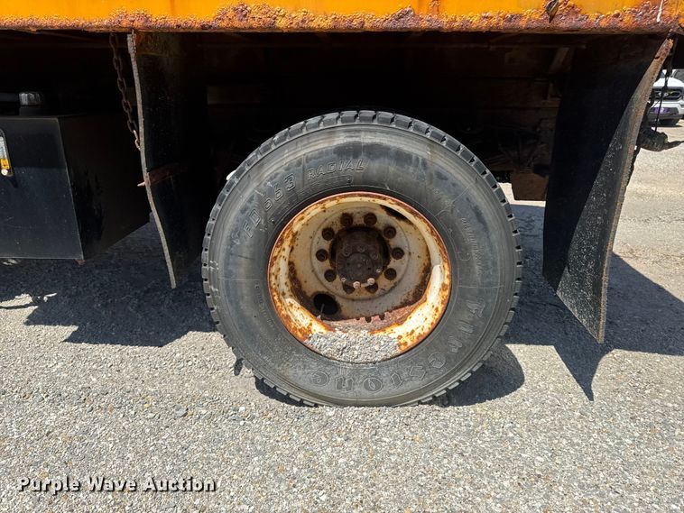 image for item ER0487 2002 International 4900 dump truck