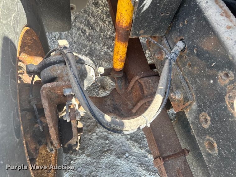image for item ER0487 2002 International 4900 dump truck
