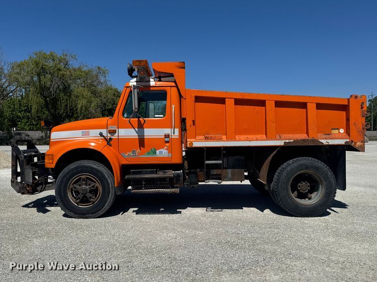 image for item ER0497 1990 International 4900 dump truck