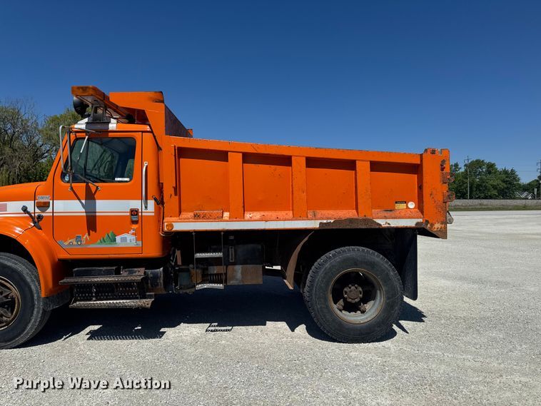 image for item ER0497 1990 International 4900 dump truck