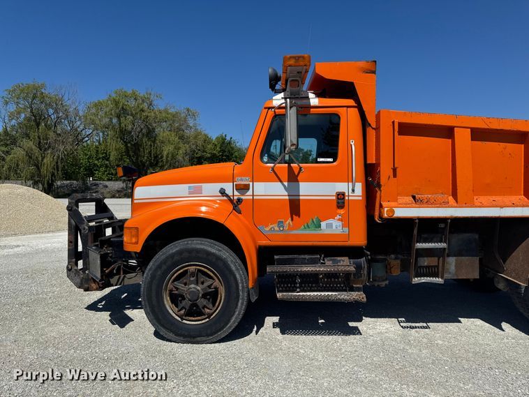 image for item ER0497 1990 International 4900 dump truck