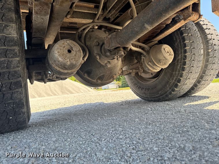 image for item ER0497 1990 International 4900 dump truck