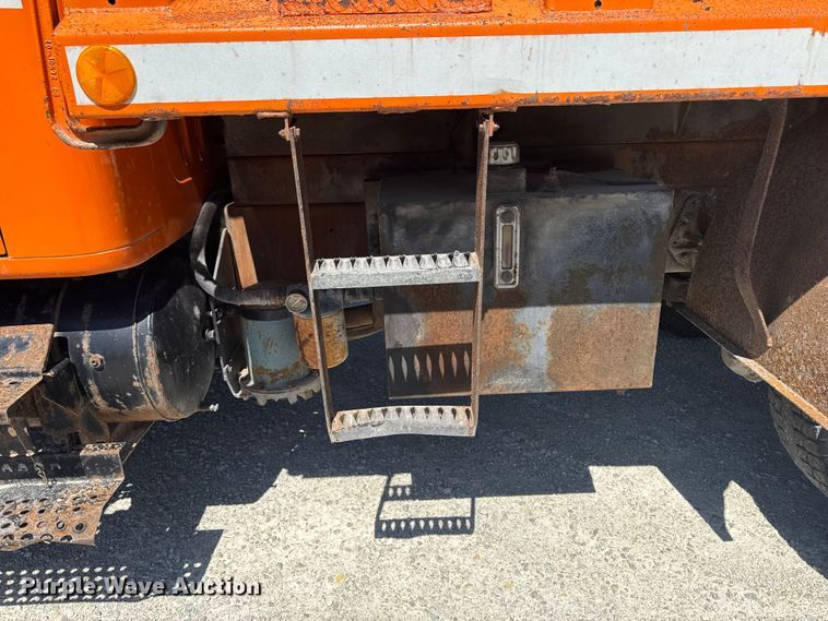 image for item ER0497 1990 International 4900 dump truck
