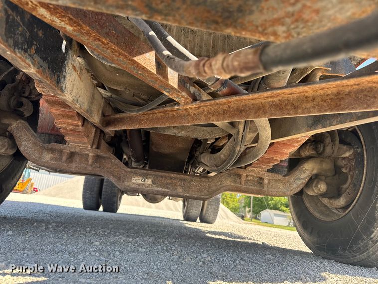 image for item ER0497 1990 International 4900 dump truck