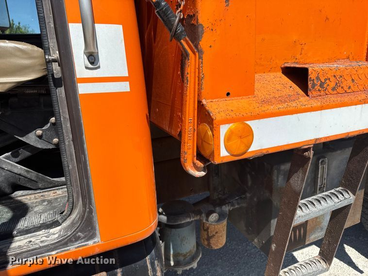 image for item ER0497 1990 International 4900 dump truck
