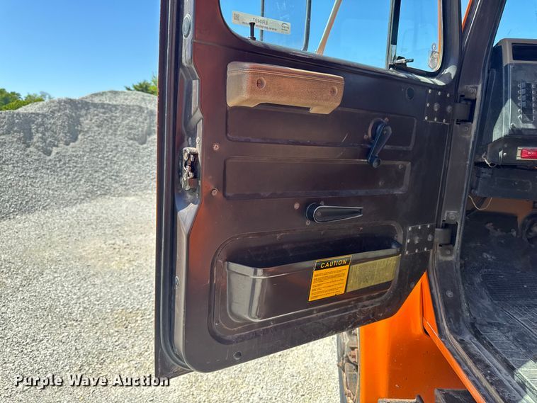 image for item ER0497 1990 International 4900 dump truck