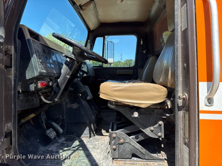 image for item ER0497 1990 International 4900 dump truck