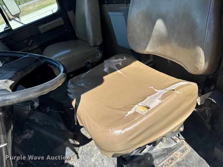 image for item ER0497 1990 International 4900 dump truck