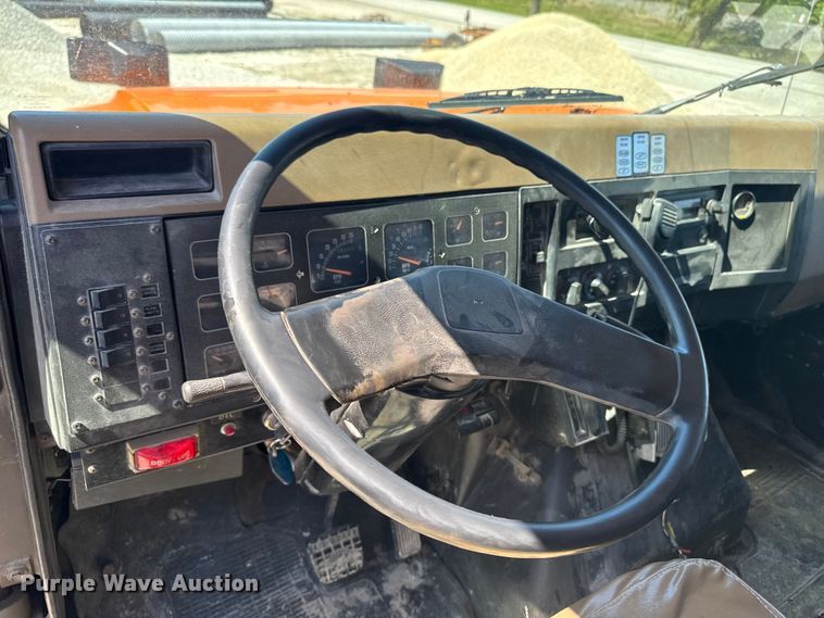 image for item ER0497 1990 International 4900 dump truck