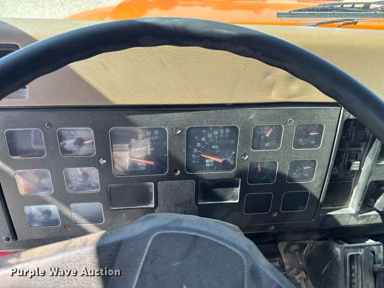 image for item ER0497 1990 International 4900 dump truck