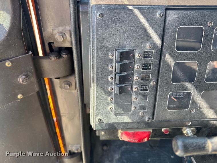 image for item ER0497 1990 International 4900 dump truck