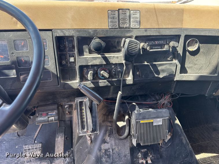 image for item ER0497 1990 International 4900 dump truck