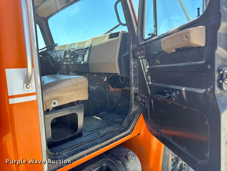 image for item ER0497 1990 International 4900 dump truck