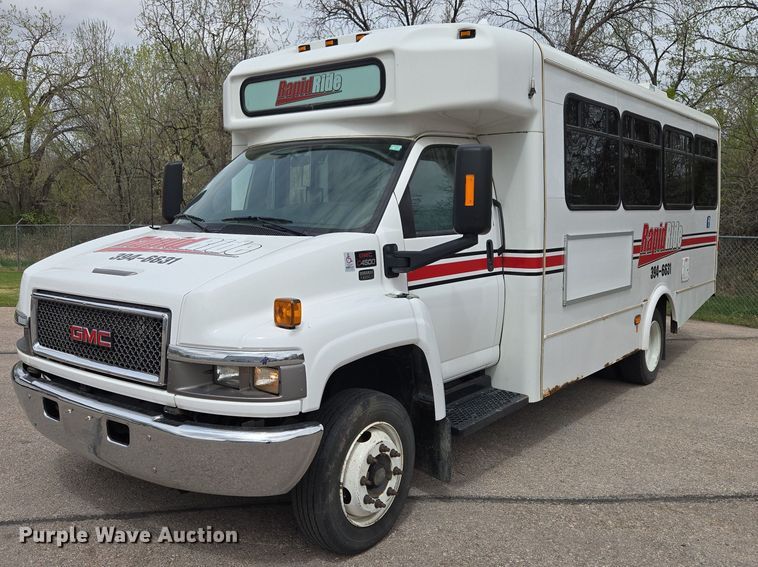2008 GMC Glaval C4500 shuttle bus