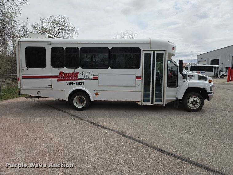 image for item ER1510 2008 GMC Glaval C4500 shuttle bus