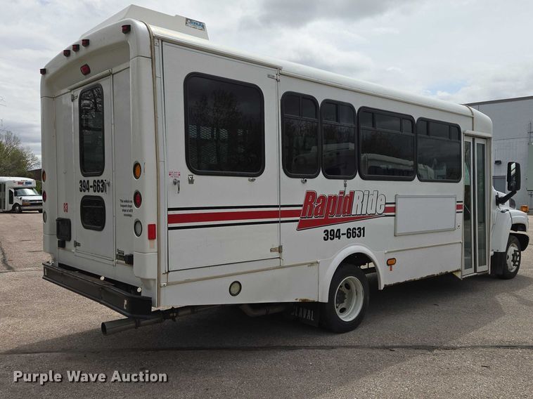 image for item ER1510 2008 GMC Glaval C4500 shuttle bus