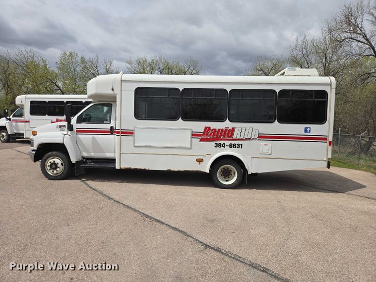 image for item ER1510 2008 GMC Glaval C4500 shuttle bus