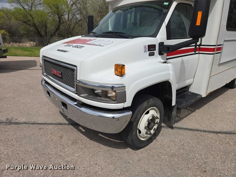 image for item ER1510 2008 GMC Glaval C4500 shuttle bus