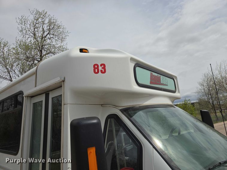 image for item ER1510 2008 GMC Glaval C4500 shuttle bus