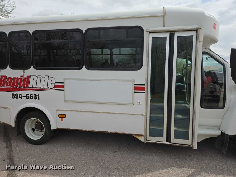image for item ER1510 2008 GMC Glaval C4500 shuttle bus