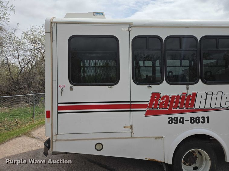 image for item ER1510 2008 GMC Glaval C4500 shuttle bus