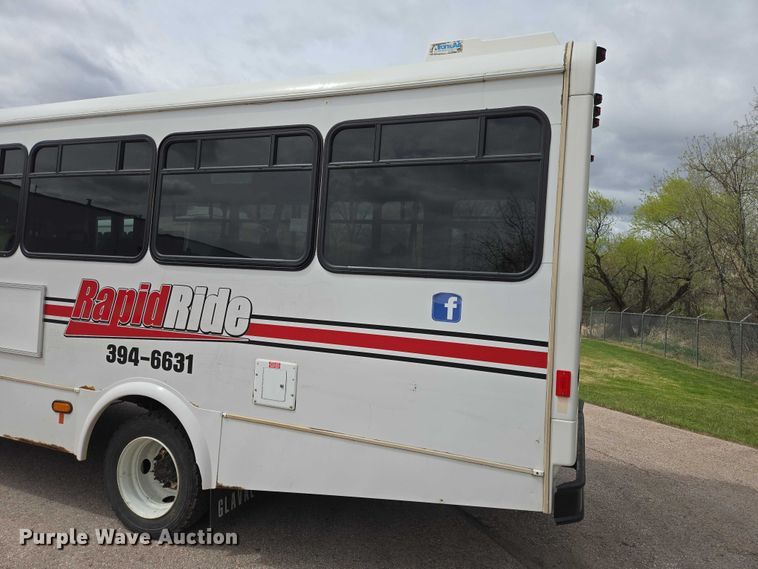 image for item ER1510 2008 GMC Glaval C4500 shuttle bus