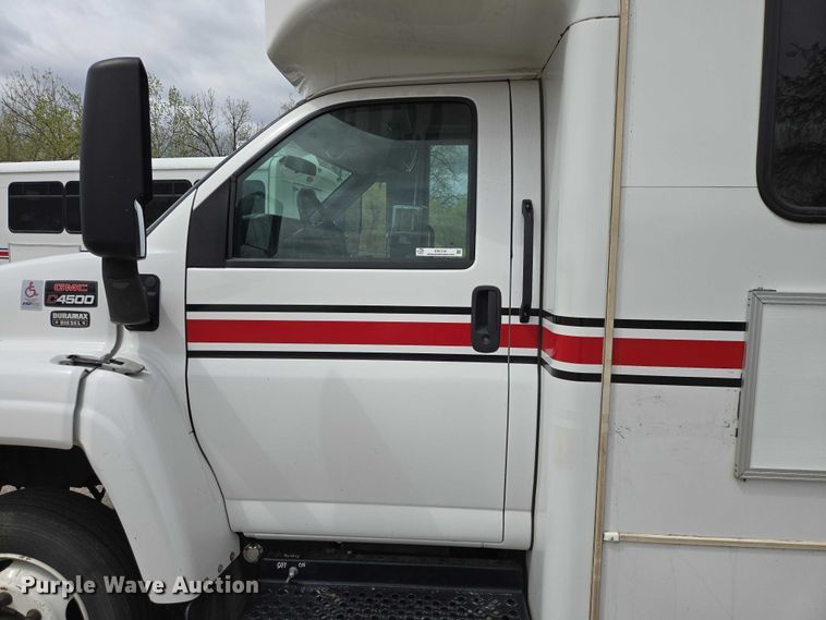 image for item ER1510 2008 GMC Glaval C4500 shuttle bus