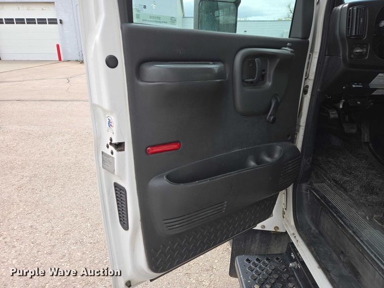 image for item ER1510 2008 GMC Glaval C4500 shuttle bus