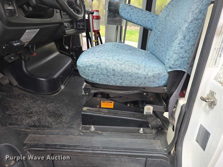 image for item ER1510 2008 GMC Glaval C4500 shuttle bus