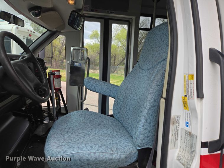 image for item ER1510 2008 GMC Glaval C4500 shuttle bus