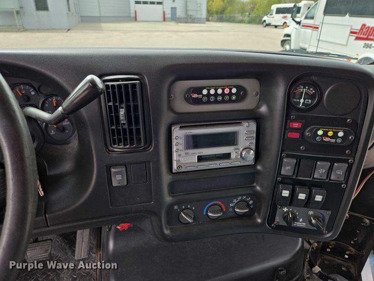 image for item ER1510 2008 GMC Glaval C4500 shuttle bus