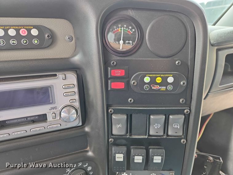 image for item ER1510 2008 GMC Glaval C4500 shuttle bus
