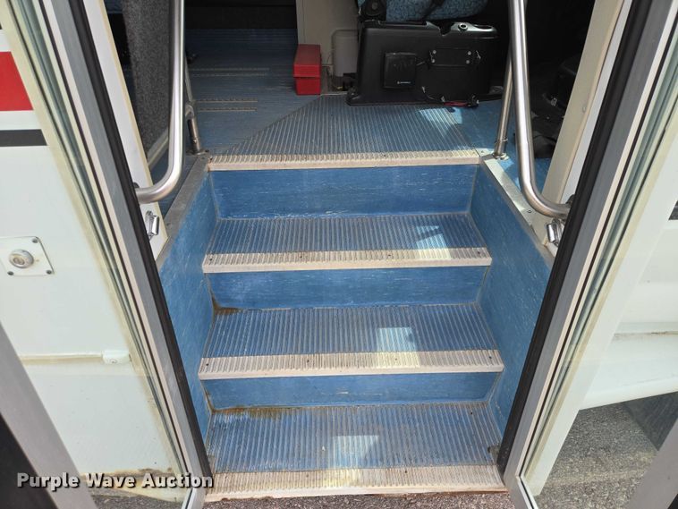 image for item ER1510 2008 GMC Glaval C4500 shuttle bus