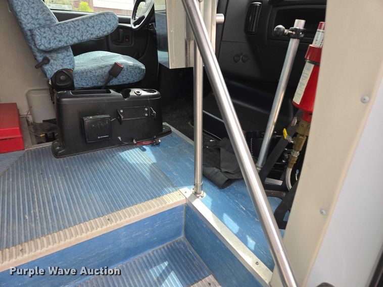 image for item ER1510 2008 GMC Glaval C4500 shuttle bus