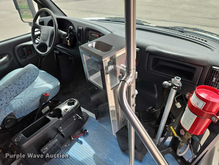 image for item ER1510 2008 GMC Glaval C4500 shuttle bus