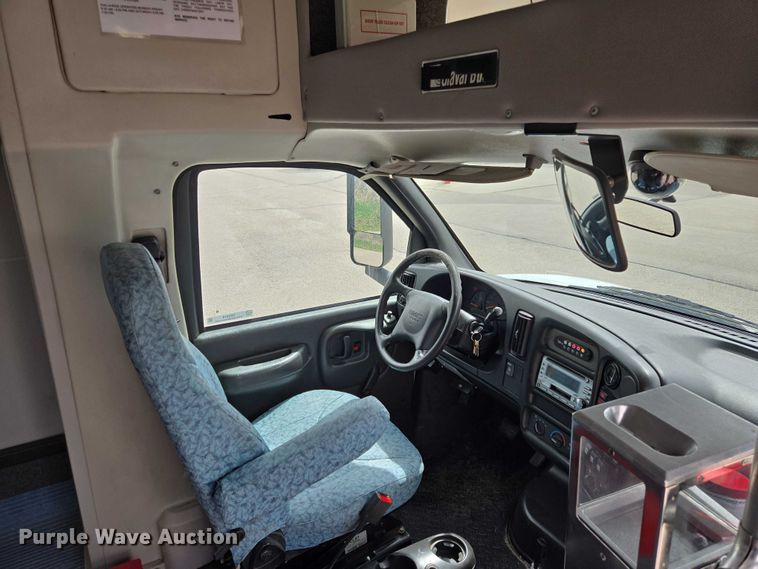 image for item ER1510 2008 GMC Glaval C4500 shuttle bus