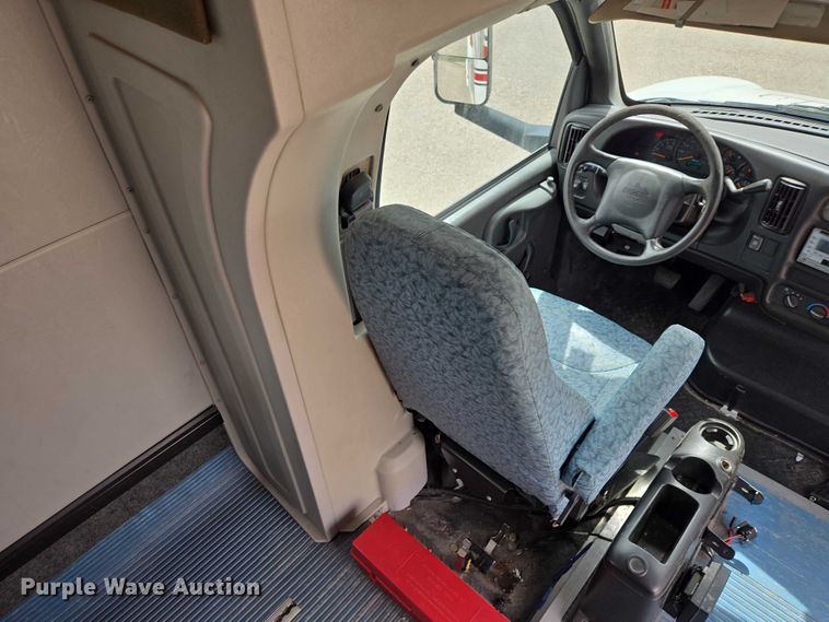 image for item ER1510 2008 GMC Glaval C4500 shuttle bus