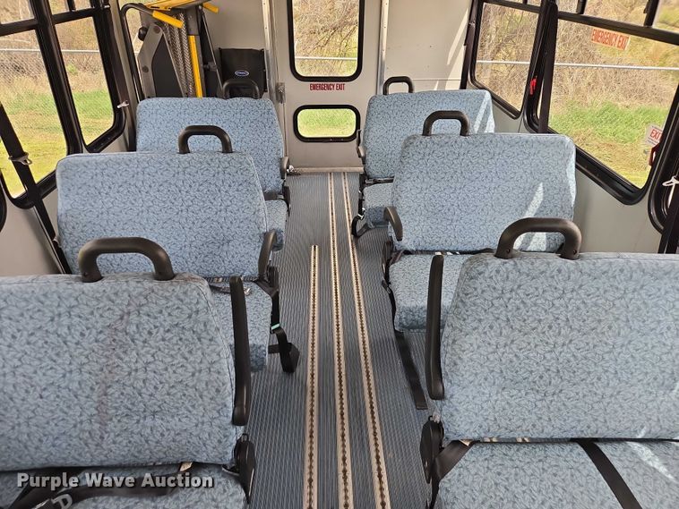 image for item ER1510 2008 GMC Glaval C4500 shuttle bus