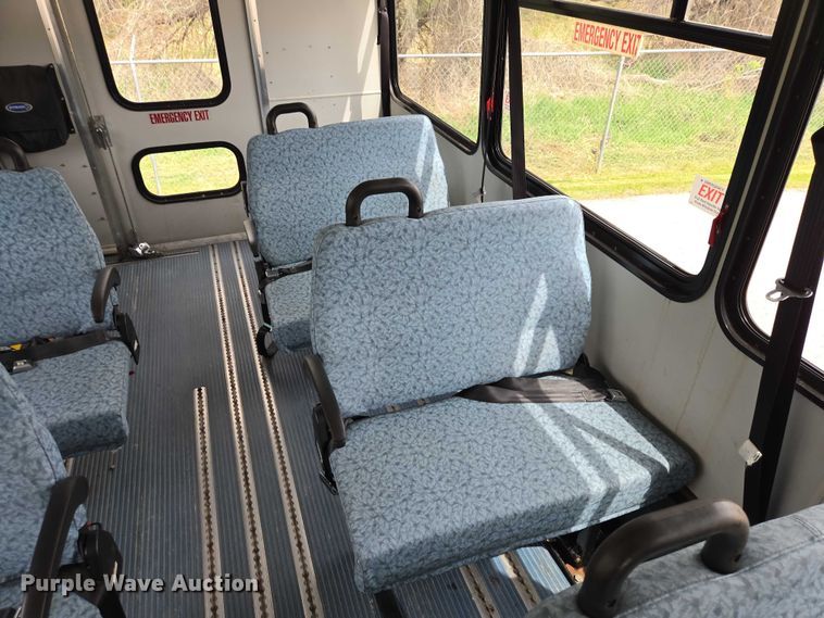 image for item ER1510 2008 GMC Glaval C4500 shuttle bus