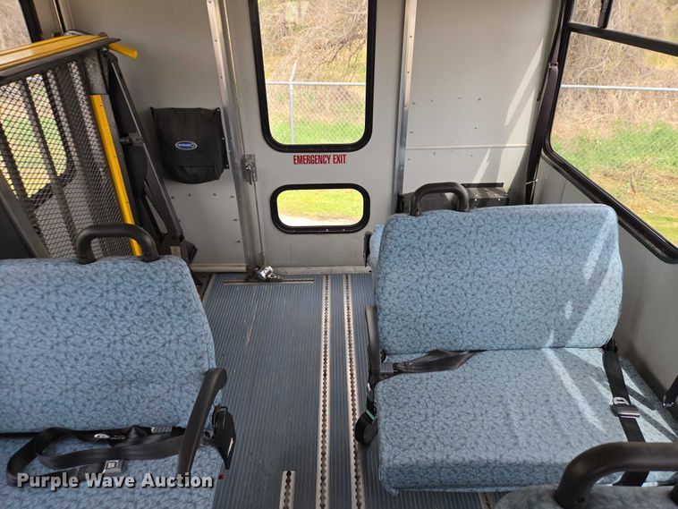 image for item ER1510 2008 GMC Glaval C4500 shuttle bus