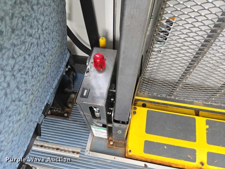 image for item ER1510 2008 GMC Glaval C4500 shuttle bus