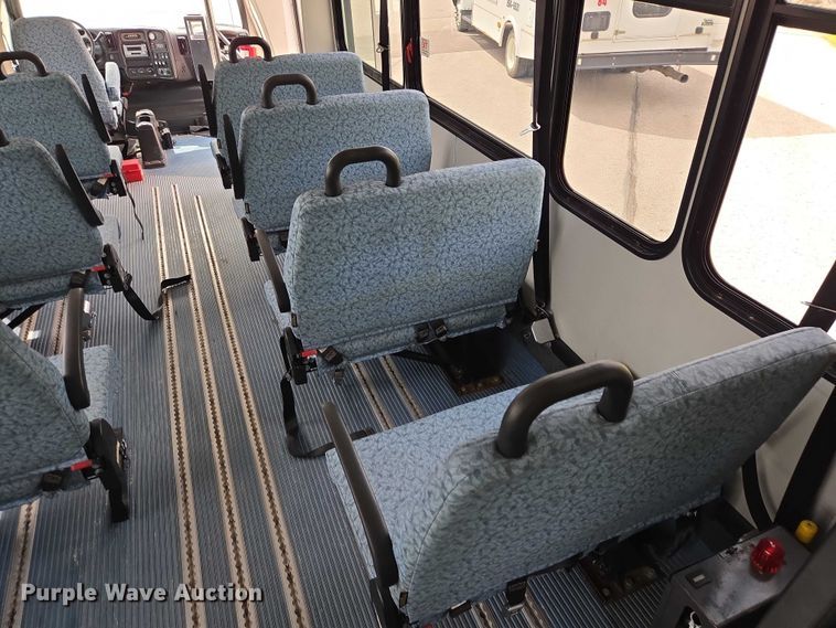image for item ER1510 2008 GMC Glaval C4500 shuttle bus