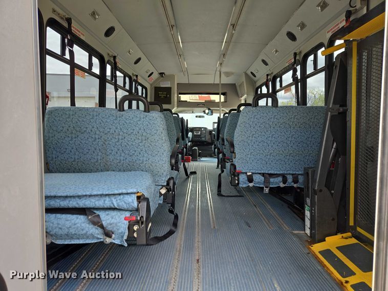 image for item ER1510 2008 GMC Glaval C4500 shuttle bus